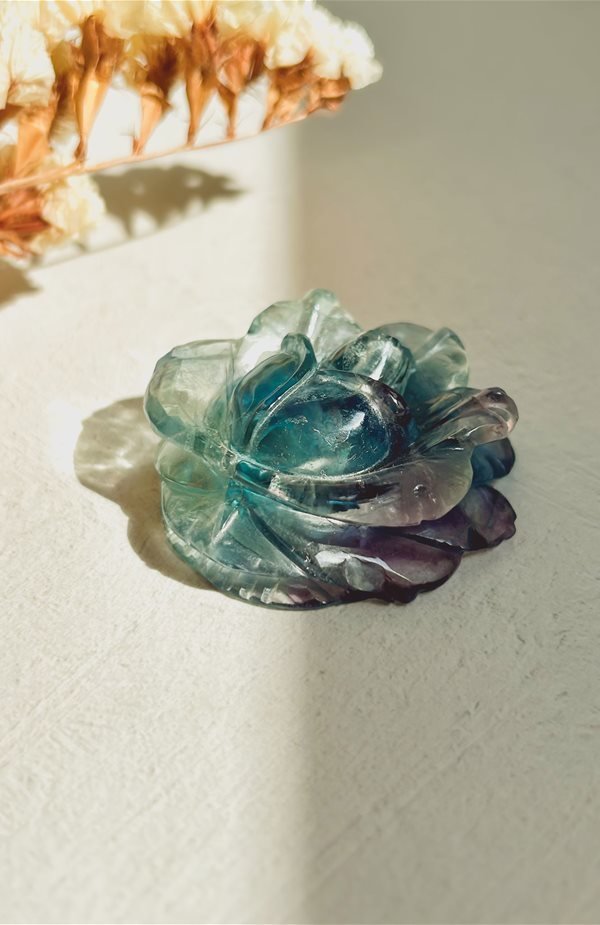 fiore di loto in Fluorite Arcobaleno